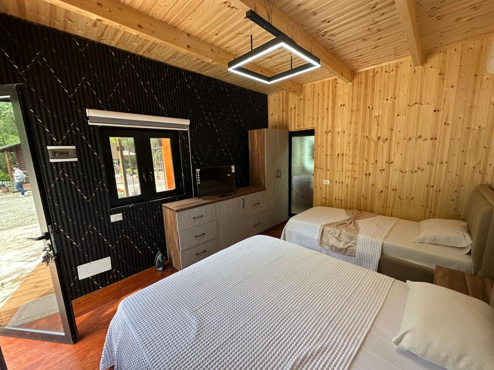 Blue Eye 3* Sarandë